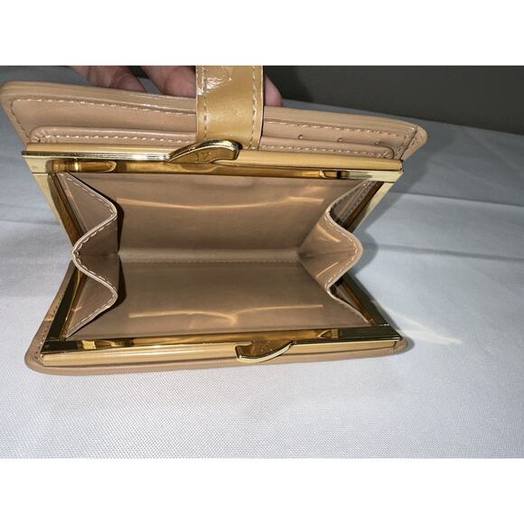 Louis Vuitton Glossy Beige Vernis Porte Monnaie Billets Viennois Kisslock Wallet - Picture 15 of 16